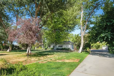 7666 N Highland Ave, Clovis, CA 93619