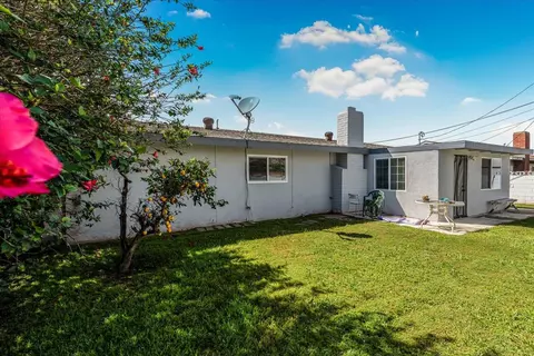 Exterior - 2026 Mono, Oxnard, CA 93036 photo 5 of 9