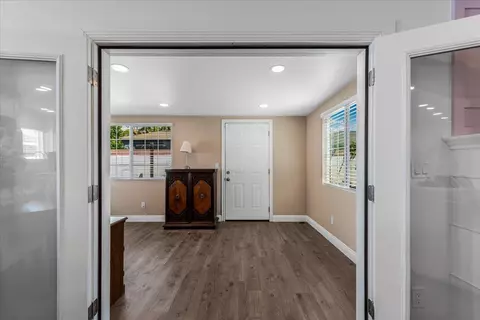 Entry Way - 2026 Mono, Oxnard, CA 93036 photo 4 of 5