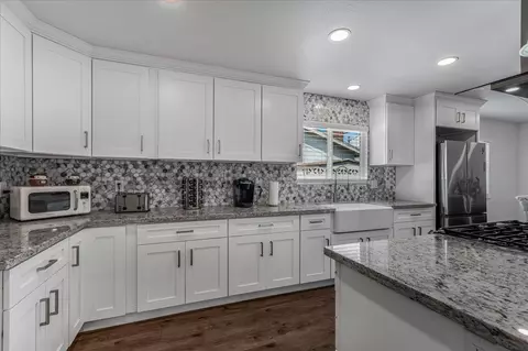Kitchen - 2026 Mono, Oxnard, CA 93036 photo 4 of 11