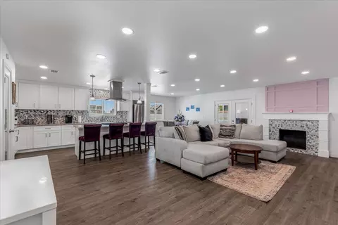 Living - 2026 Mono, Oxnard, CA 93036 photo 2 of 2