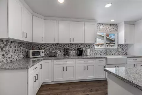 Kitchen - 2026 Mono, Oxnard, CA 93036 photo 3 of 11