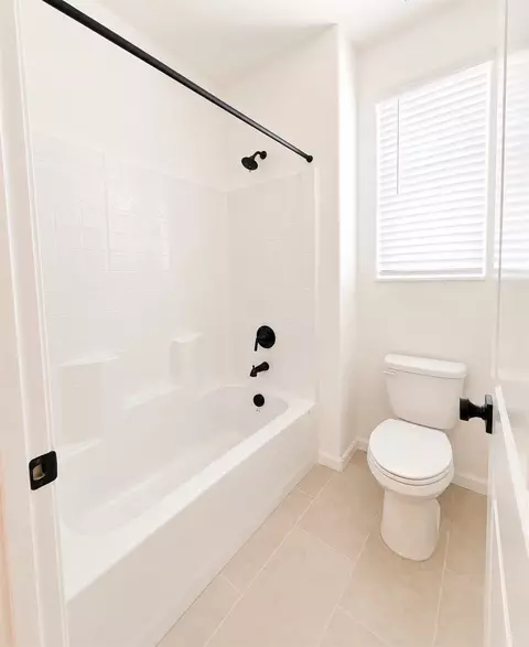 Bath - 4170 Joseph Ln, Madera, CA 93636 photo 2 of 2
