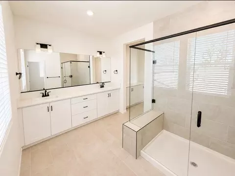 Bath - 4170 Joseph Ln, Madera, CA 93636 photo 2 of 2
