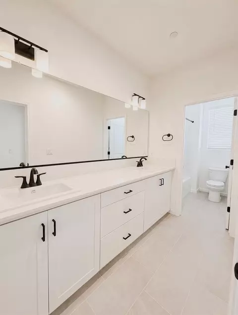Bath - 4170 Joseph Ln, Madera, CA 93636 photo 1 of 2