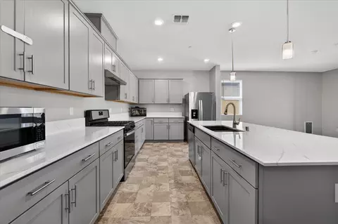 Kitchen - 1442 Encantada Ave, Madera, CA 93637 photo 3 of 4