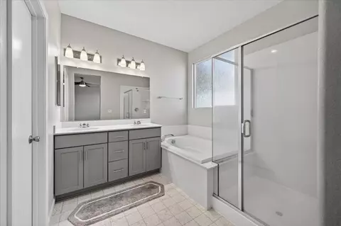 Bath - 1442 Encantada Ave, Madera, CA 93637 photo 1 of 3
