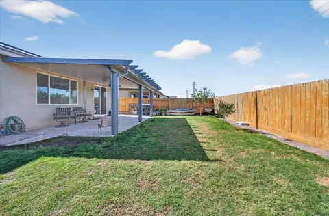 Exterior - 1442 Encantada Ave, Madera, CA 93637 photo 5 of 5