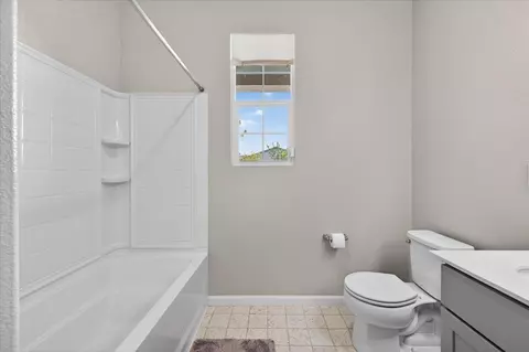 Bath - 1442 Encantada Ave, Madera, CA 93637 photo 3 of 3