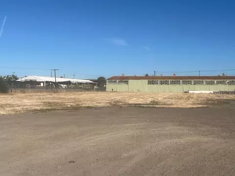 1456 N St, Firebaugh, CA 93622