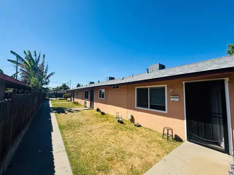 1335 Olive Ave, Sanger, CA 93657