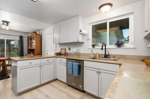 Kitchen - 465 Bliss Ave, Clovis, CA 93611 photo 6 of 6