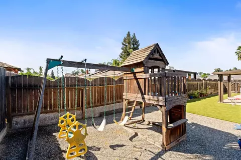Exterior - 465 Bliss Ave, Clovis, CA 93611 photo 8 of 12