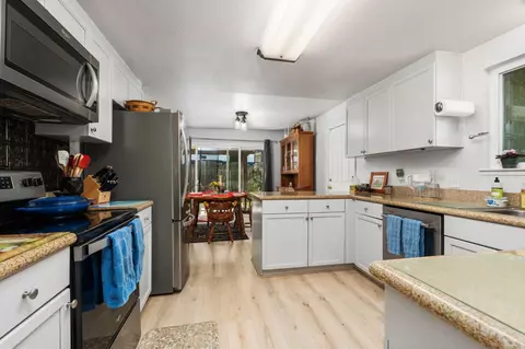 Kitchen - 465 Bliss Ave, Clovis, CA 93611 photo 5 of 6