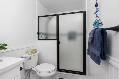 Bath - 465 Bliss Ave, Clovis, CA 93611 photo 4 of 4