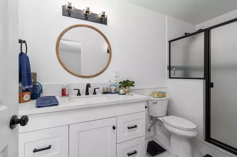 Bath - 465 Bliss Ave, Clovis, CA 93611 photo 3 of 4