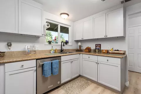 Kitchen - 465 Bliss Ave, Clovis, CA 93611 photo 3 of 6