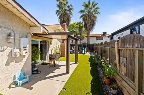 Exterior - 465 Bliss Ave, Clovis, CA 93611 photo 11 of 12