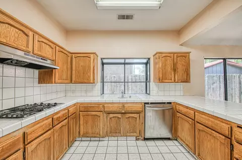 Kitchen - 2091 Escalon Ave, Clovis, CA 93611 photo 2 of 3