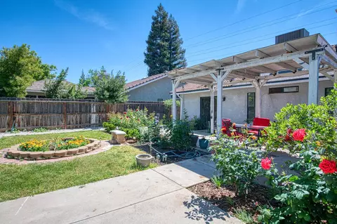 Exterior - 2091 Escalon Ave, Clovis, CA 93611 photo 17 of 19