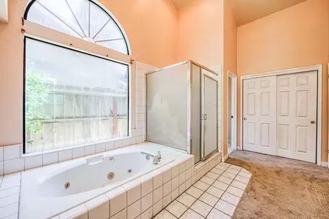 Bath - 2091 Escalon Ave, Clovis, CA 93611 photo 3 of 3