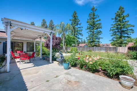 Exterior - 2091 Escalon Ave, Clovis, CA 93611 photo 8 of 19