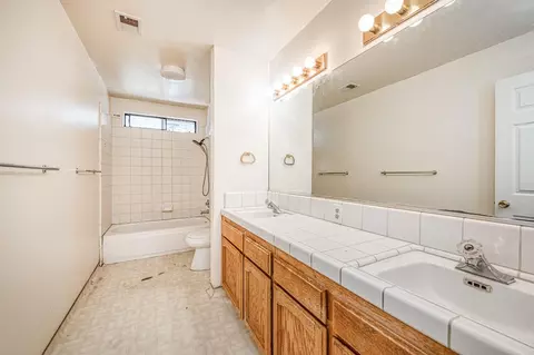 Bath - 2091 Escalon Ave, Clovis, CA 93611 photo 1 of 3