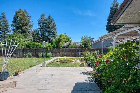 Exterior - 2091 Escalon Ave, Clovis, CA 93611 photo 16 of 19