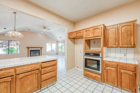 Kitchen - 2091 Escalon Ave, Clovis, CA 93611 photo 3 of 3