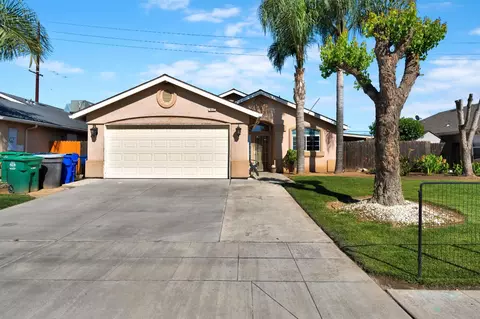 980 Redwood St, Parlier, CA 93648