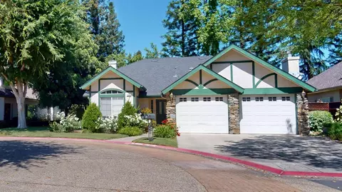 2808 W Brentford Ct, Fresno, CA 93711
