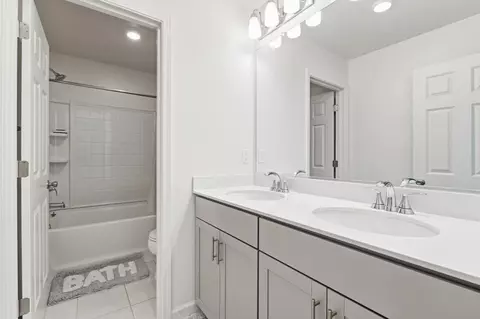 Bath - 3562 E San Marino Ave, Clovis, CA 93619 photo 3 of 3