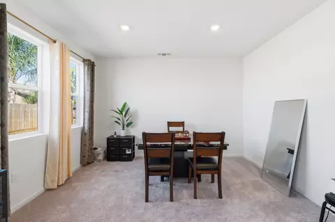 Dining - 3562 E San Marino Ave, Clovis, CA 93619 photo 3 of 5