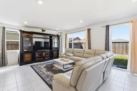 Living - 3562 E San Marino Ave, Clovis, CA 93619 photo 1 of 3