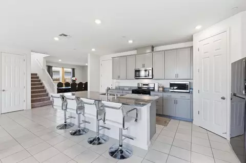 Kitchen - 3562 E San Marino Ave, Clovis, CA 93619 photo 2 of 3