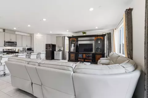 Living - 3562 E San Marino Ave, Clovis, CA 93619 photo 2 of 3