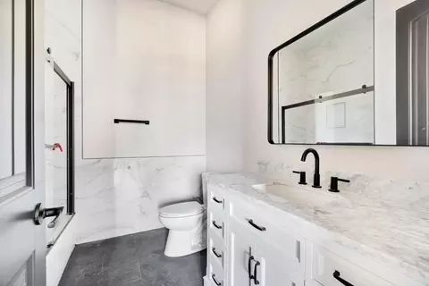 Bath - 16699 Road 30 1 2, Madera, CA 93636 photo 4 of 7