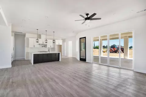 Living - 16699 Road 30 1 2, Madera, CA 93636 photo 3 of 6