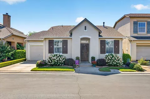 1618 N Dublin Ln, Clovis, CA 93619