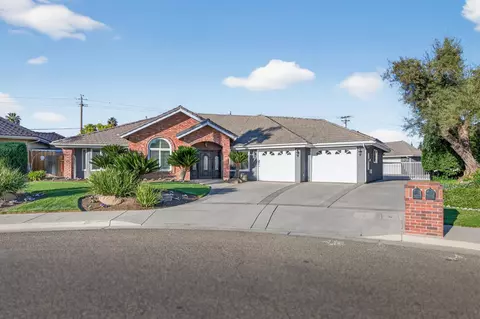 3013 Hillcrest Ct, Madera, CA 93637