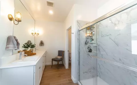 Bath - 951 Kelso Ave, Clovis, CA 93619 photo 2 of 4