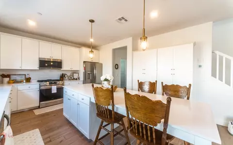 Kitchen - 951 Kelso Ave, Clovis, CA 93619 photo 2 of 2