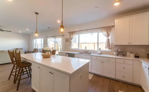 Kitchen - 951 Kelso Ave, Clovis, CA 93619 photo 1 of 2