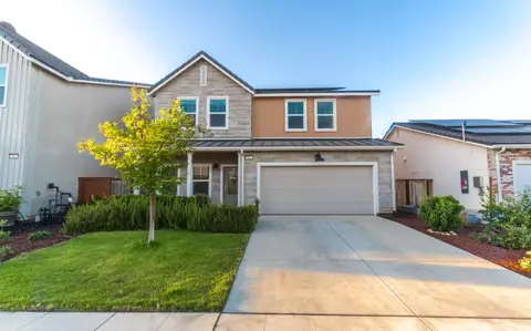 Exterior - 951 Kelso Ave, Clovis, CA 93619 photo 3 of 4