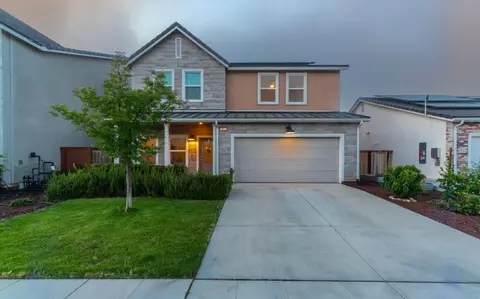 951 Kelso Ave, Clovis, CA 93619