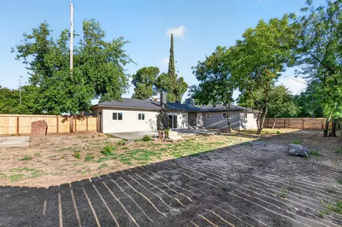 Exterior - 210 N Sunnyside Ave, Clovis, CA 93611 photo 4 of 6