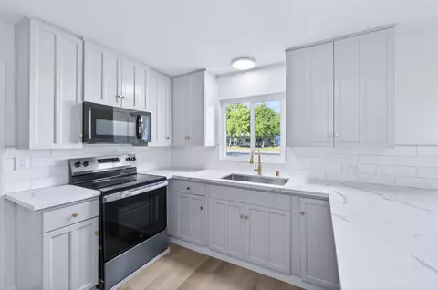 Kitchen - 210 N Sunnyside Ave, Clovis, CA 93611 photo 3 of 3