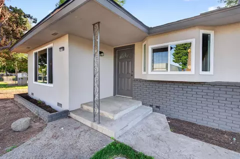 Exterior - 210 N Sunnyside Ave, Clovis, CA 93611 photo 2 of 6