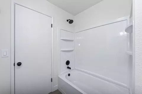 Bath - 210 N Sunnyside Ave, Clovis, CA 93611 photo 3 of 3
