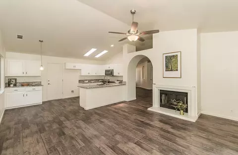 1535 Morgan Dr, Kingsburg, CA 93631